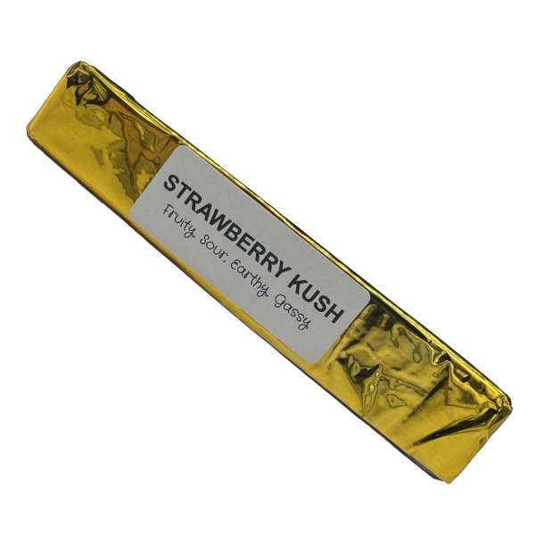 Gold-wrapped Strawberry Kush Hash bar labeled with fruity, sour, earthy, and gassy flavor notes
